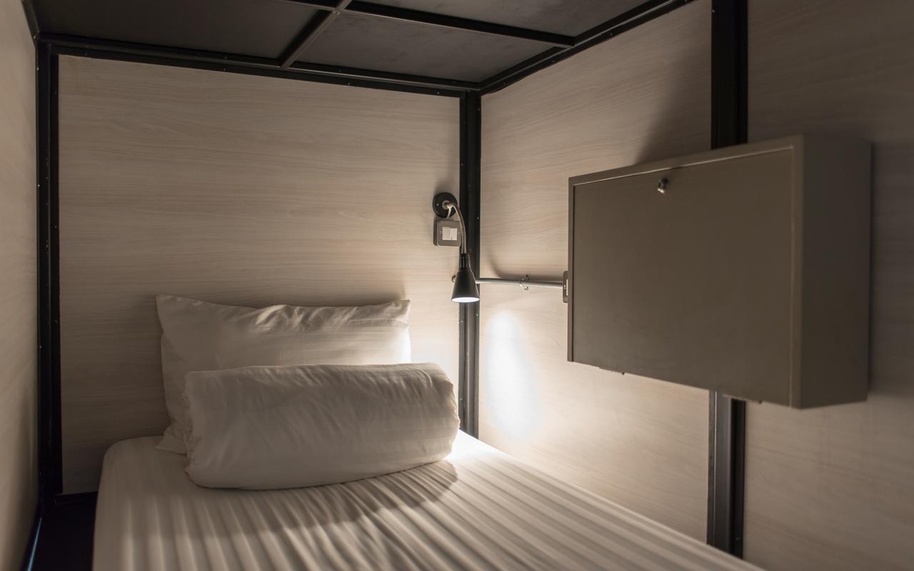 Augusta Hostel Bangkok Luaran gambar
