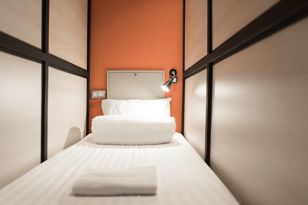 Augusta Hostel Bangkok Luaran gambar