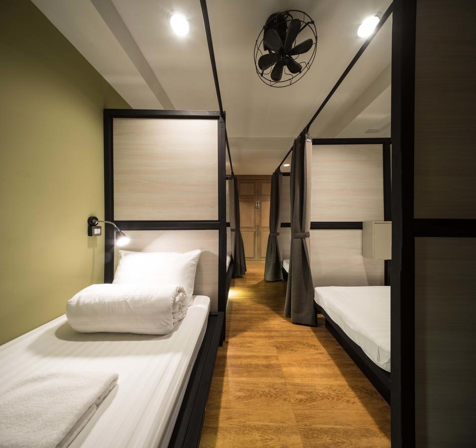 Augusta Hostel Bangkok Luaran gambar