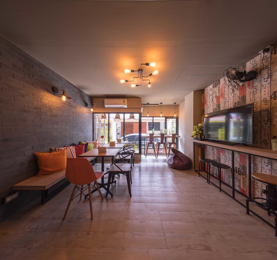 Augusta Hostel Bangkok Luaran gambar