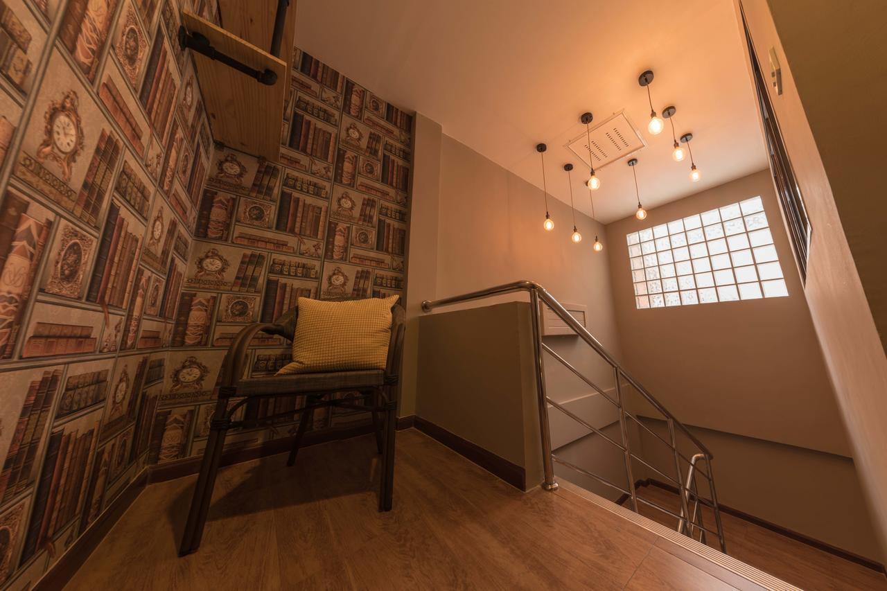 Augusta Hostel Bangkok Luaran gambar
