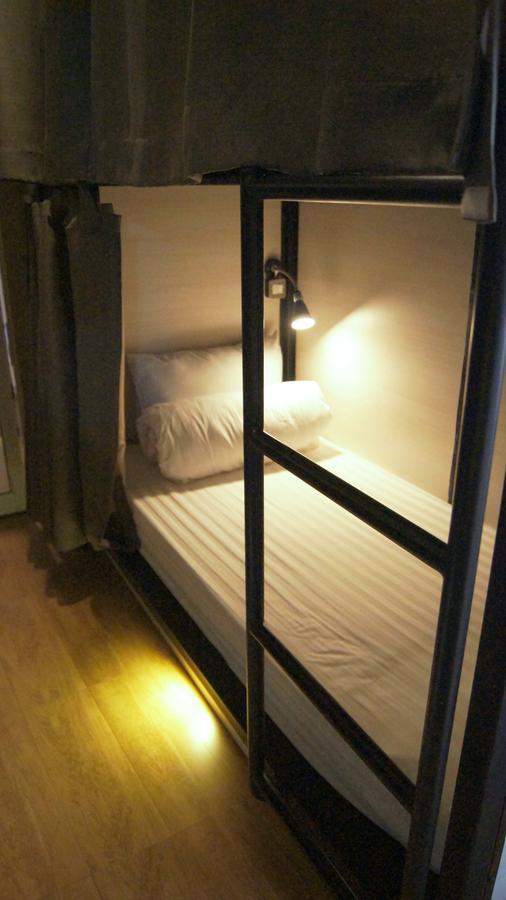Augusta Hostel Bangkok Luaran gambar