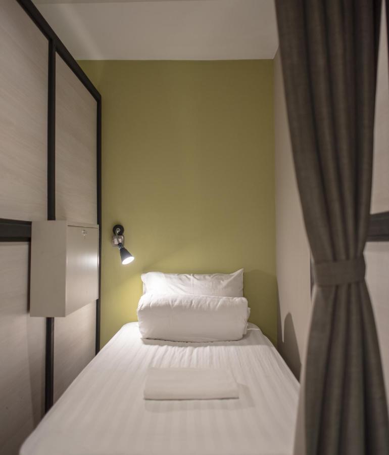 Augusta Hostel Bangkok Luaran gambar