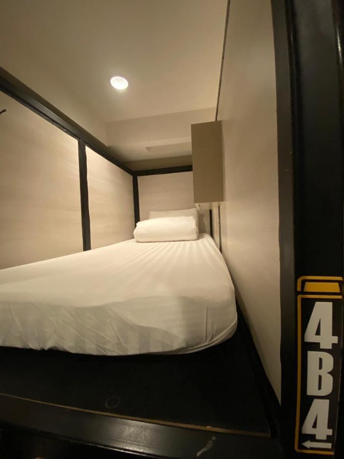 Augusta Hostel Bangkok Luaran gambar