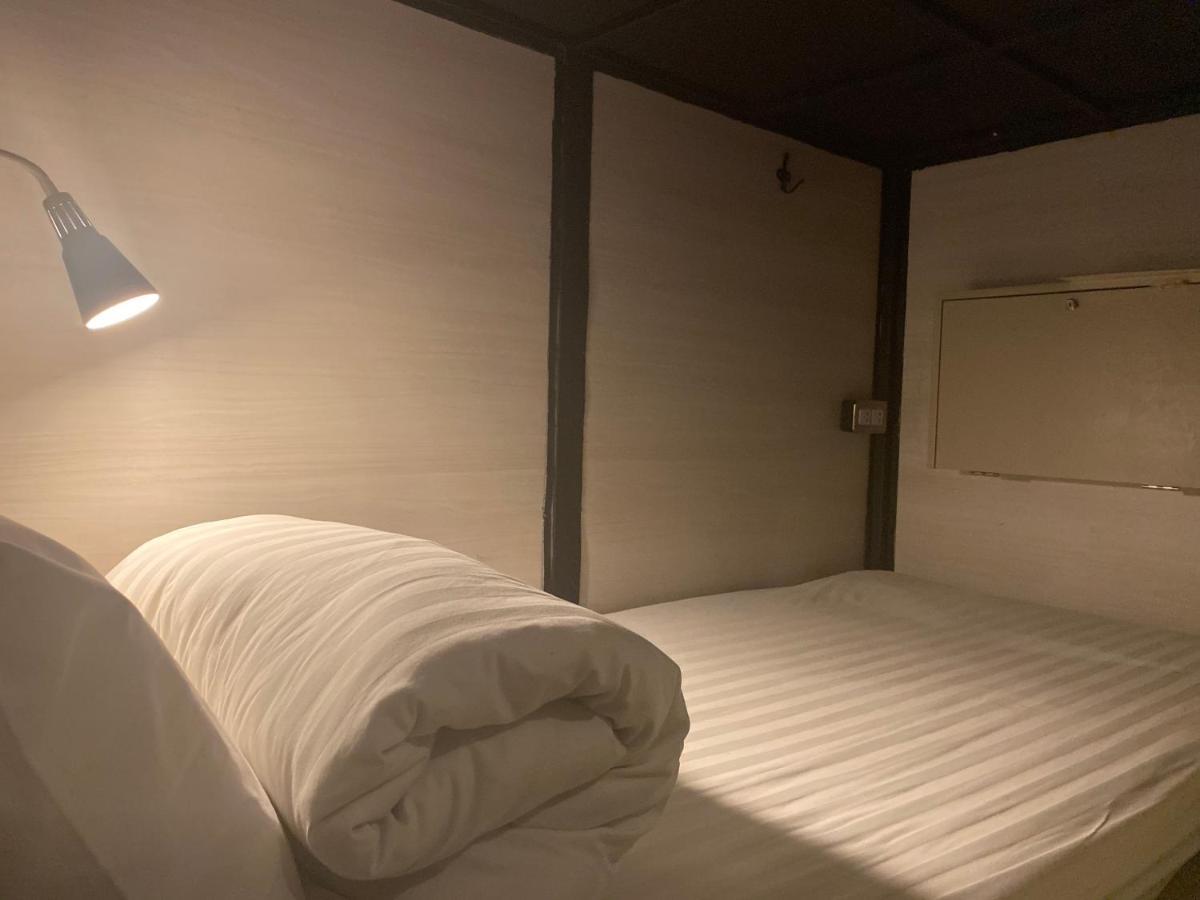 Augusta Hostel Bangkok Luaran gambar