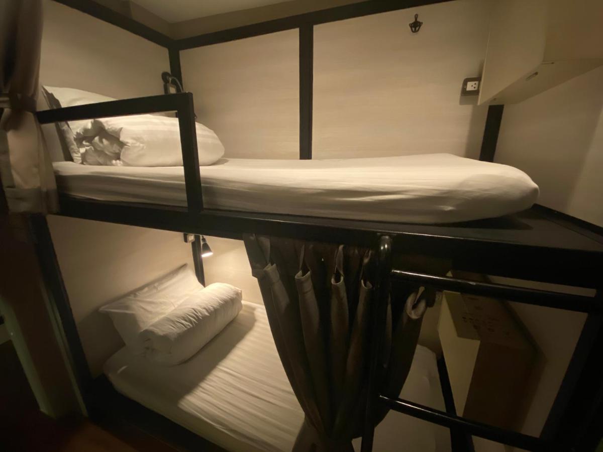 Augusta Hostel Bangkok Luaran gambar